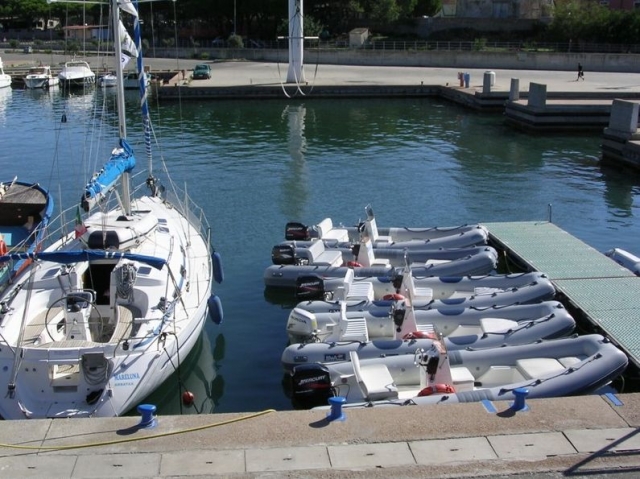  Wir haben Schlauchboote 